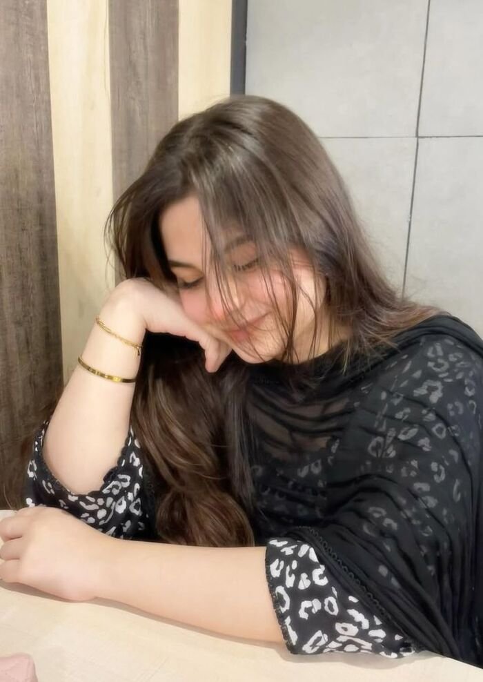 kashmiri girls dp aethetics cute hot full hd