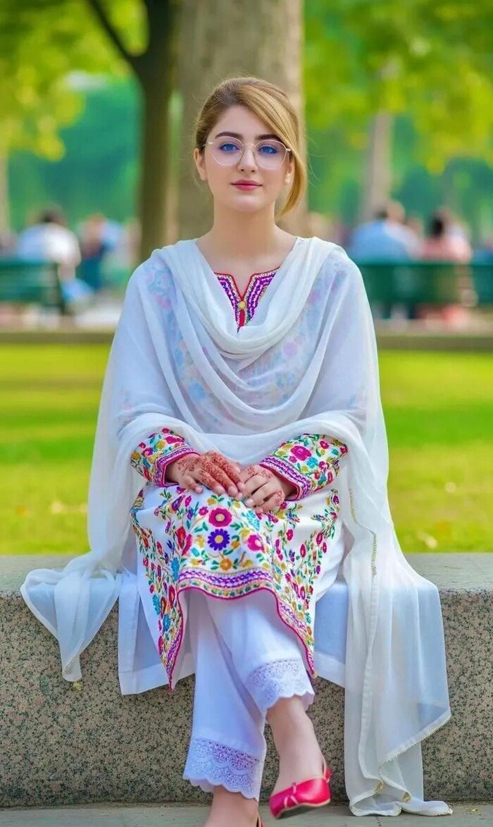 kashmiri girls dp pretty nice