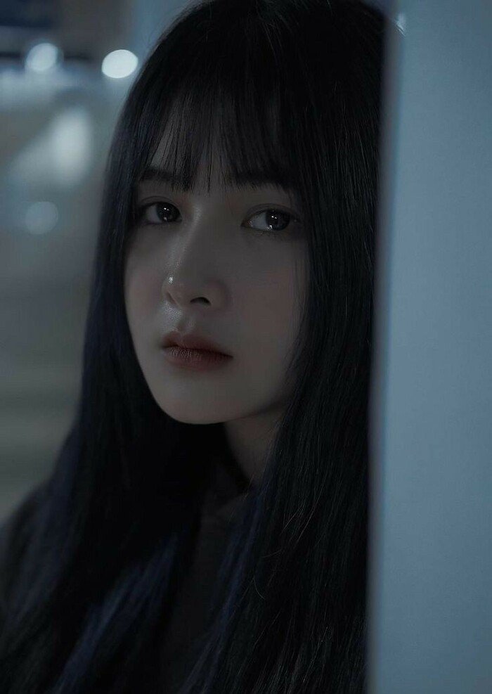 lonely girl dp 5k