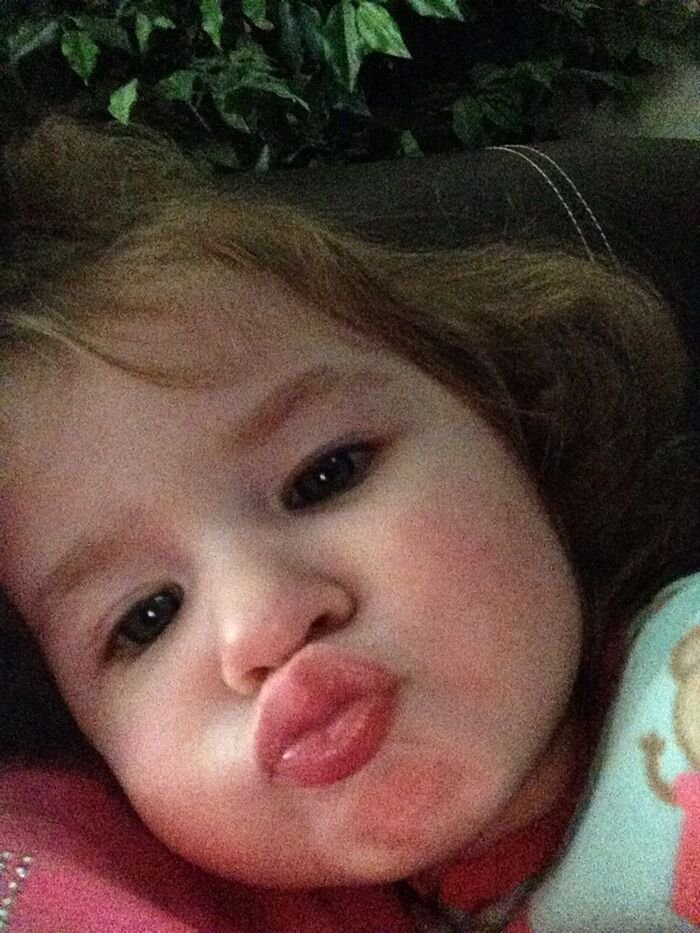 baby kiss image full size