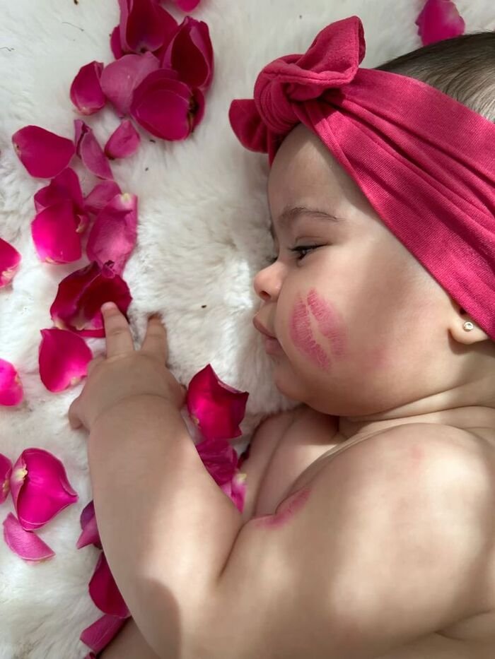 baby kiss image hd photo