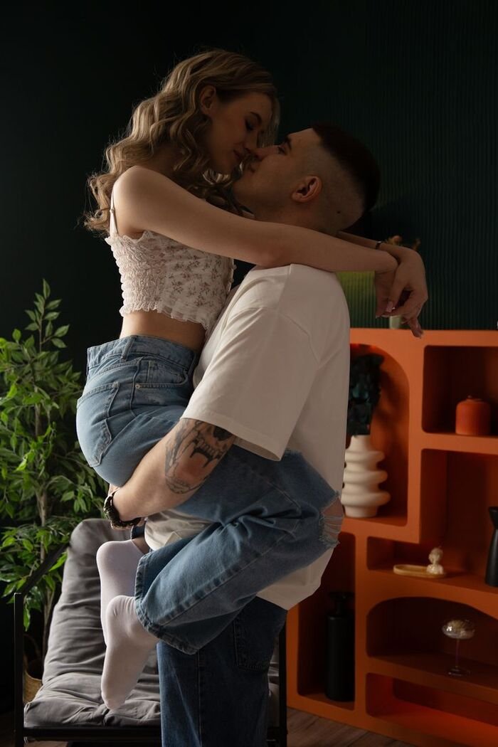 boobs kiss image full hd photo