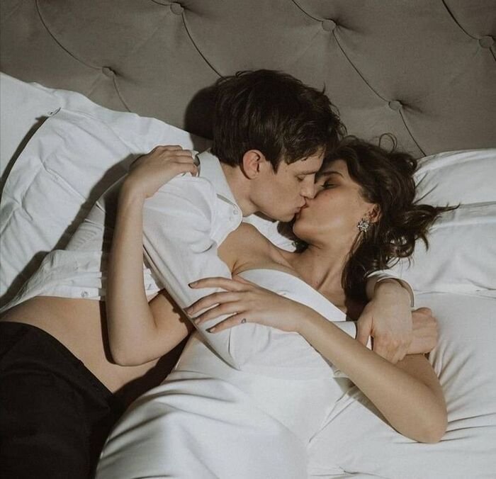 boobs kiss image hd full size