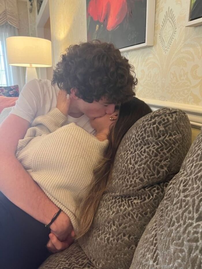 boobs kiss image hd photo