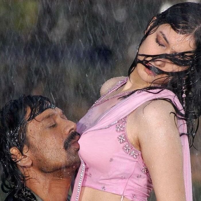 boobs kiss image ig full hd