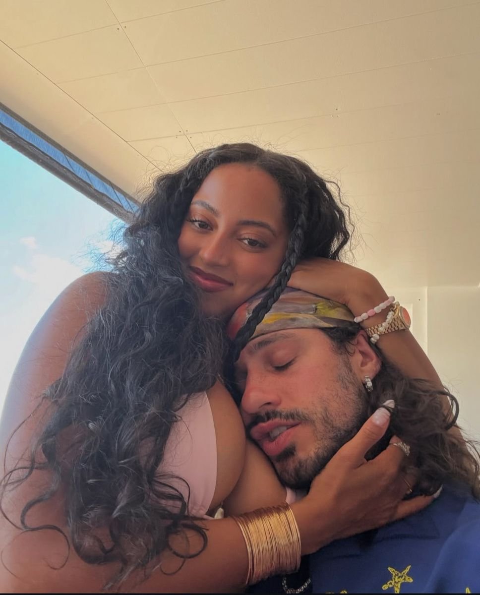 chest kiss image hd photo