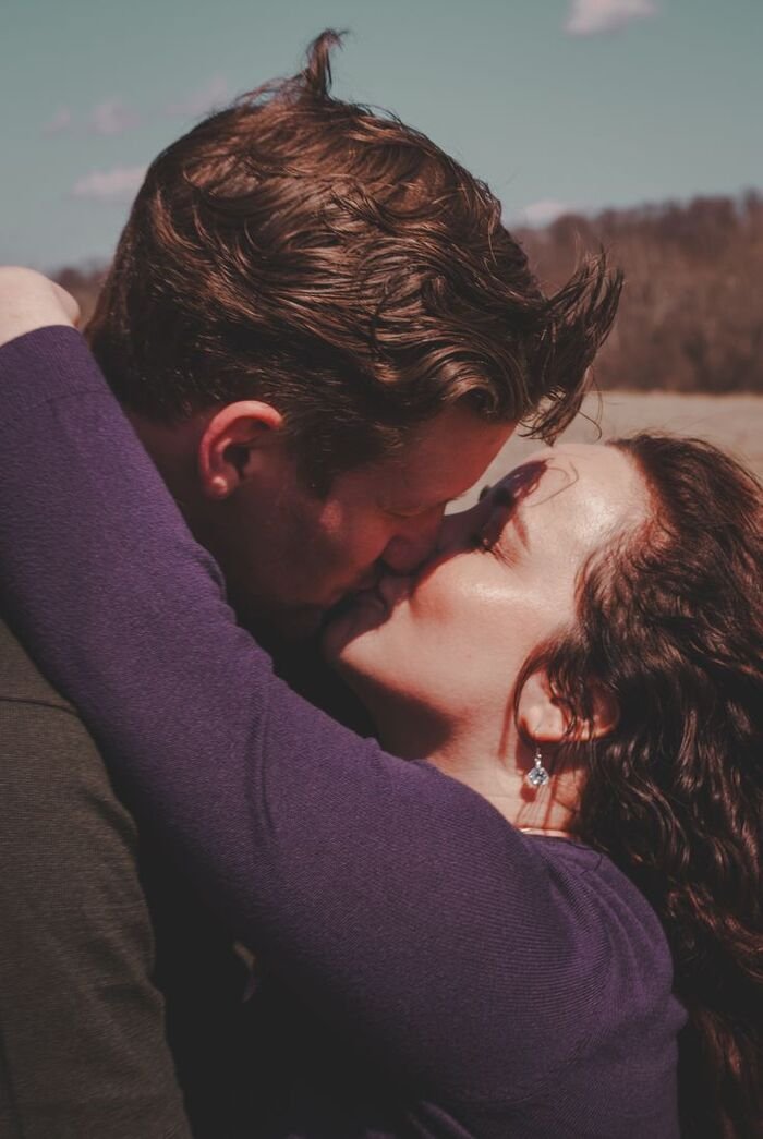 couple kiss images beautiful ig