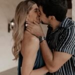 couple kiss images ins