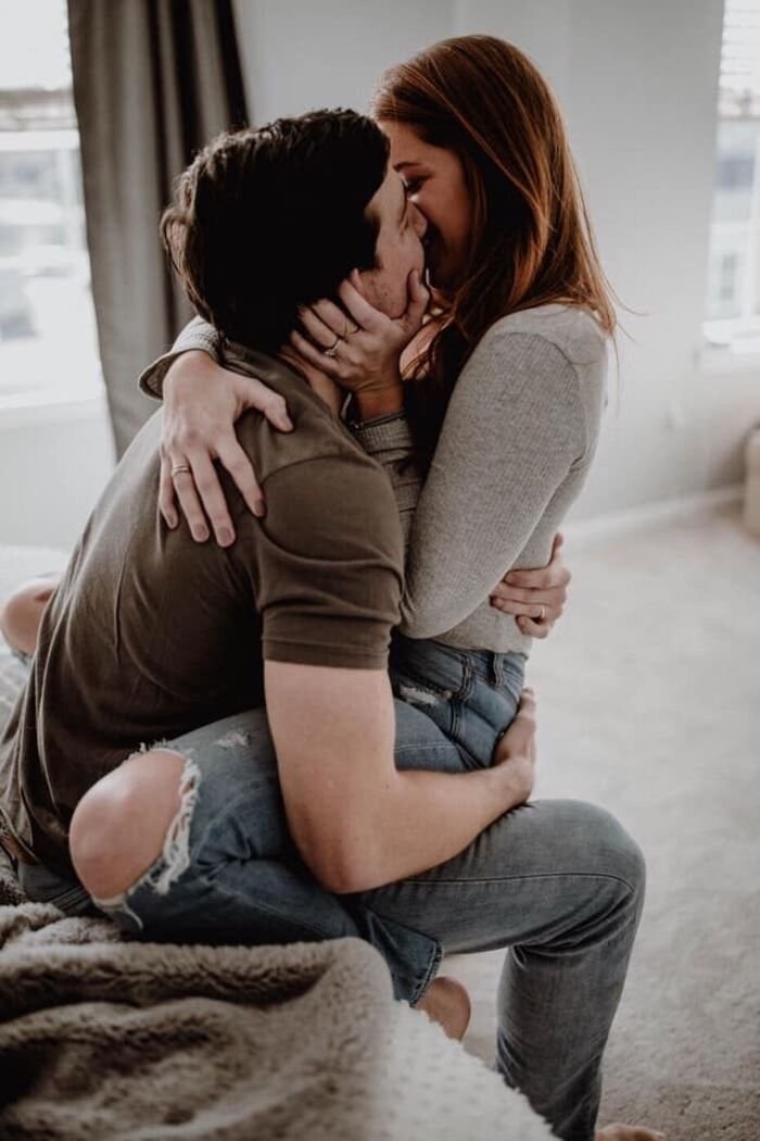 couple kiss images large full size