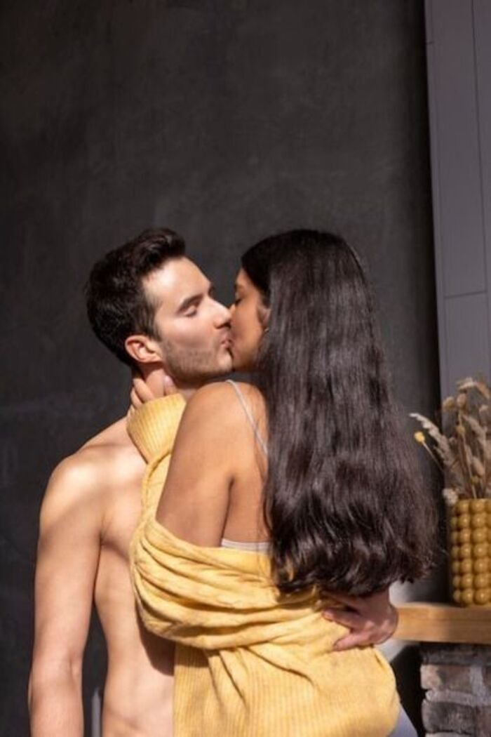 full hd couple kiss images aethetics