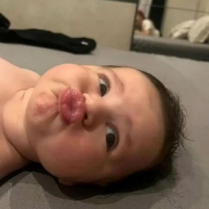 ins baby kiss image full size aethetic